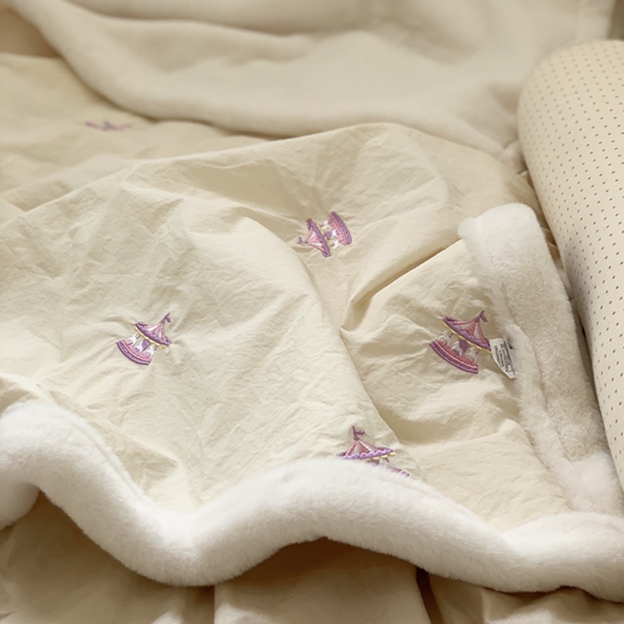 어텀31 회전목마 자수 아기 극세사 블랭킷 52,900원