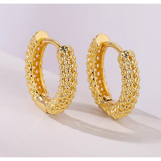 Lunire 18k 도금 금빛 격자 귀걸이 여성 메쉬 귀걸이입니다 발암물질이 없고, 퇴색되지 않습니다 77,000원