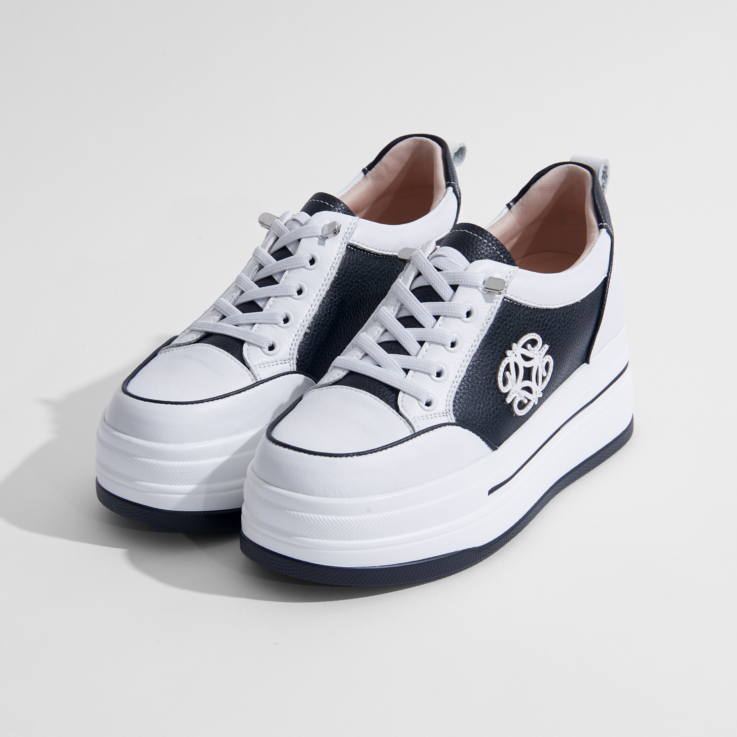 슈리오 여성 소가죽 볼륨업 캐주얼 키높이 운동화 7cm 59,000원