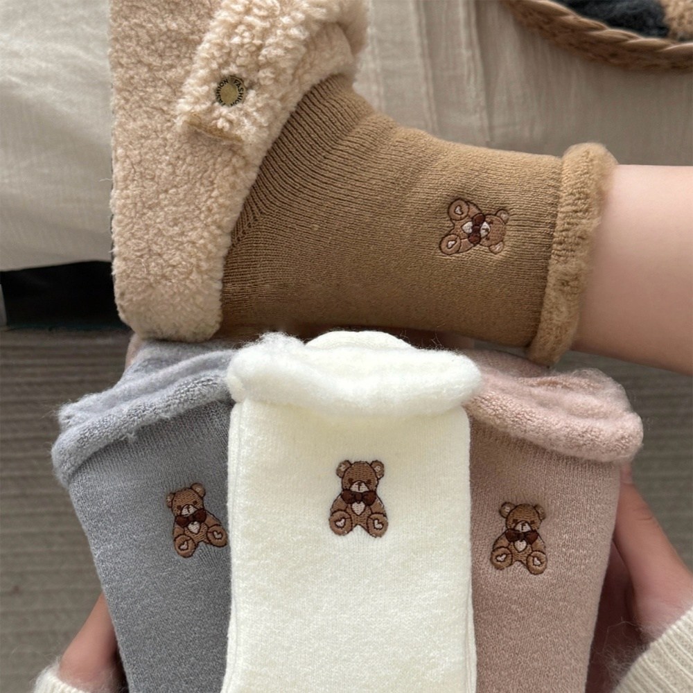 Banjiwu 여성 양말 귀여운 곰 기모 겨울 양말 장목 양말 중목 양말 중목 양말 자수 면 양말 수면 양말 도톰한 양말 무압박 보온 보송보송한 양말 5족 세트 9,990원