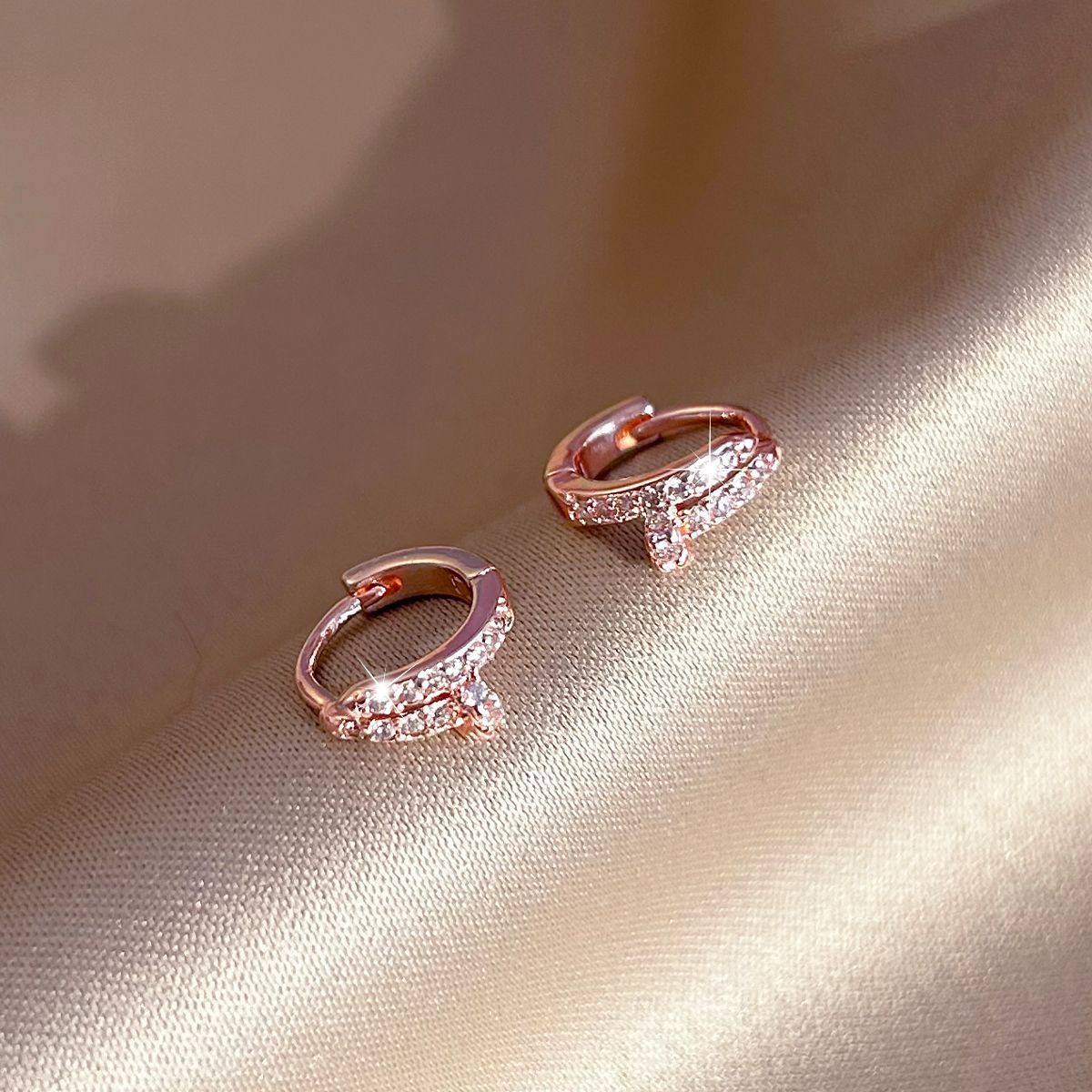 Nexre 여성용 14K 도금 로즈골드 원터치 링귀걸이 5A 지르콘 데일리귀걸이, 현재가 29,880원