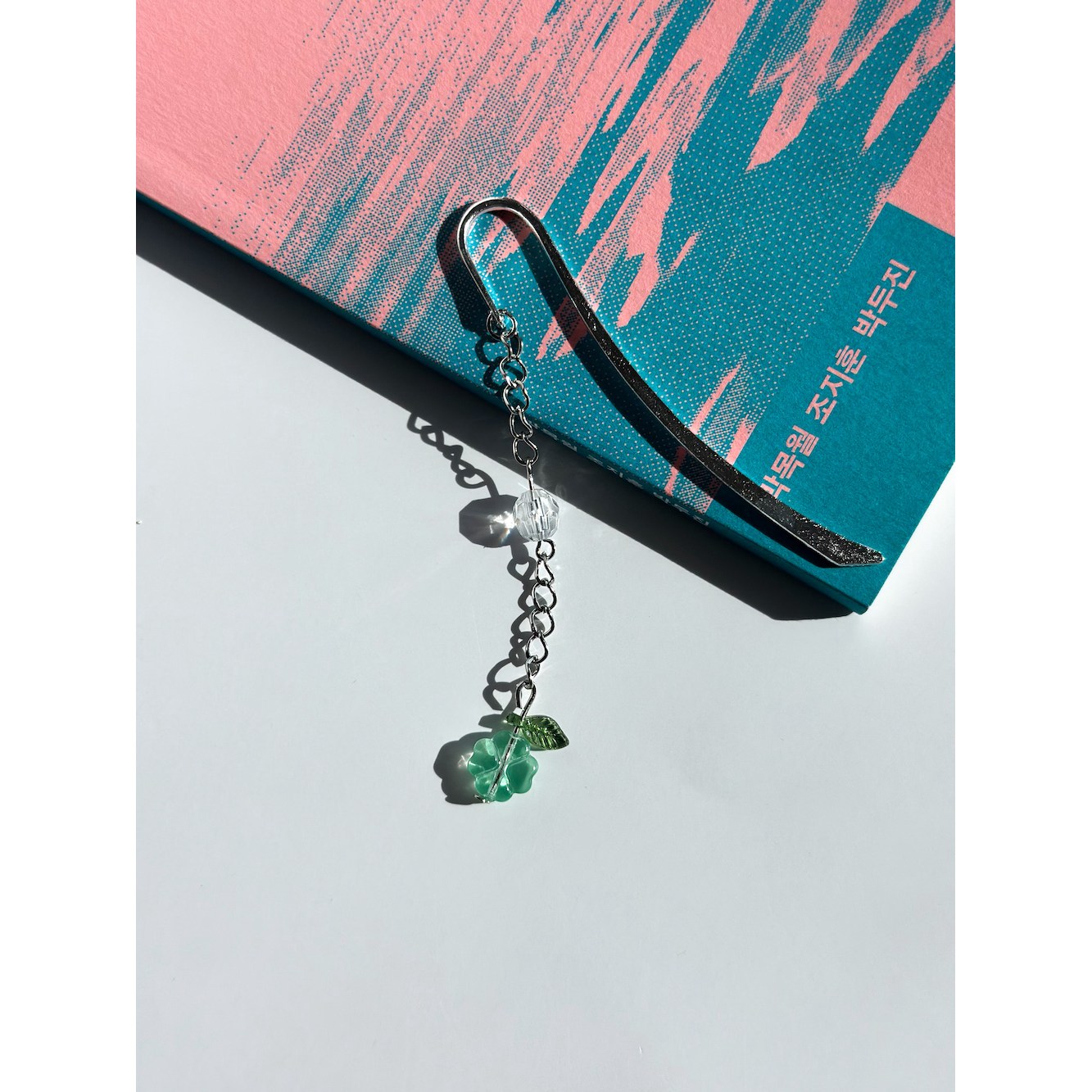 엘에떼 네잎클로버 비즈 책갈피 북마크 독서용품 끈갈피 9,400원