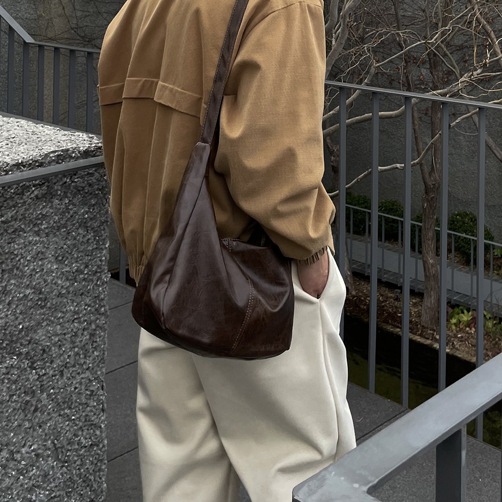 남성가방 숄더백 레더 크로스백 (2color) 30,900원