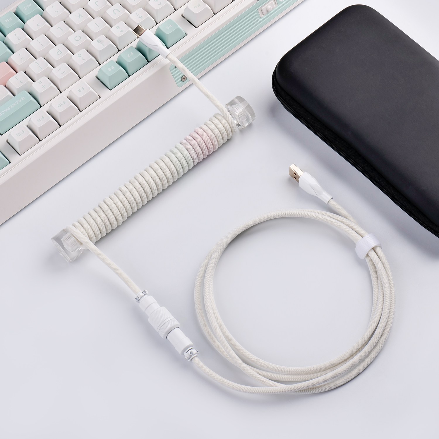 시카이 프리미엄 코일형 탈부착 키보드 케이블 USB A-USB C 에비에이터 케이블 게이밍 셋업 장비 타입 C 포트 2단식 케이블 세트 키보드 적용 39,300원