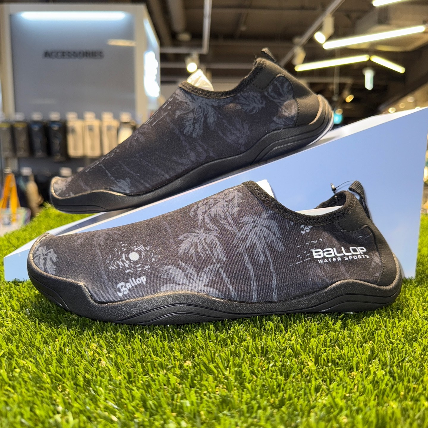 밸롭 [NC13밸롭] 공용 외부 충격 방지#미끄러움방지#빠른 배수력#가볍고 발을 편안하고 안전하게 보호하는 아쿠아슈즈 물놀이신 트로피컬 BB2WAQU007 BK 33,000원