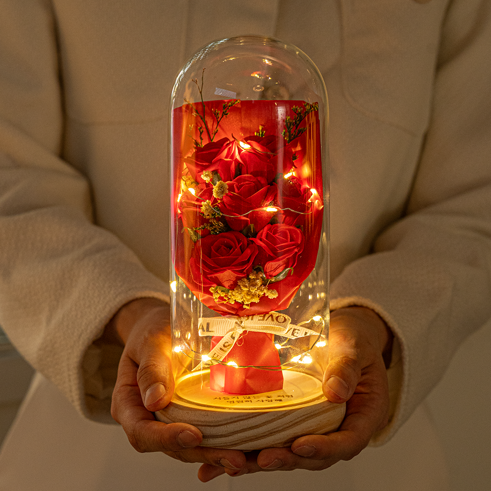 마음담은집 "영생화" 시들지 않는 유리돔 무드등 꽃다발, 벨벳 레드 18,500원