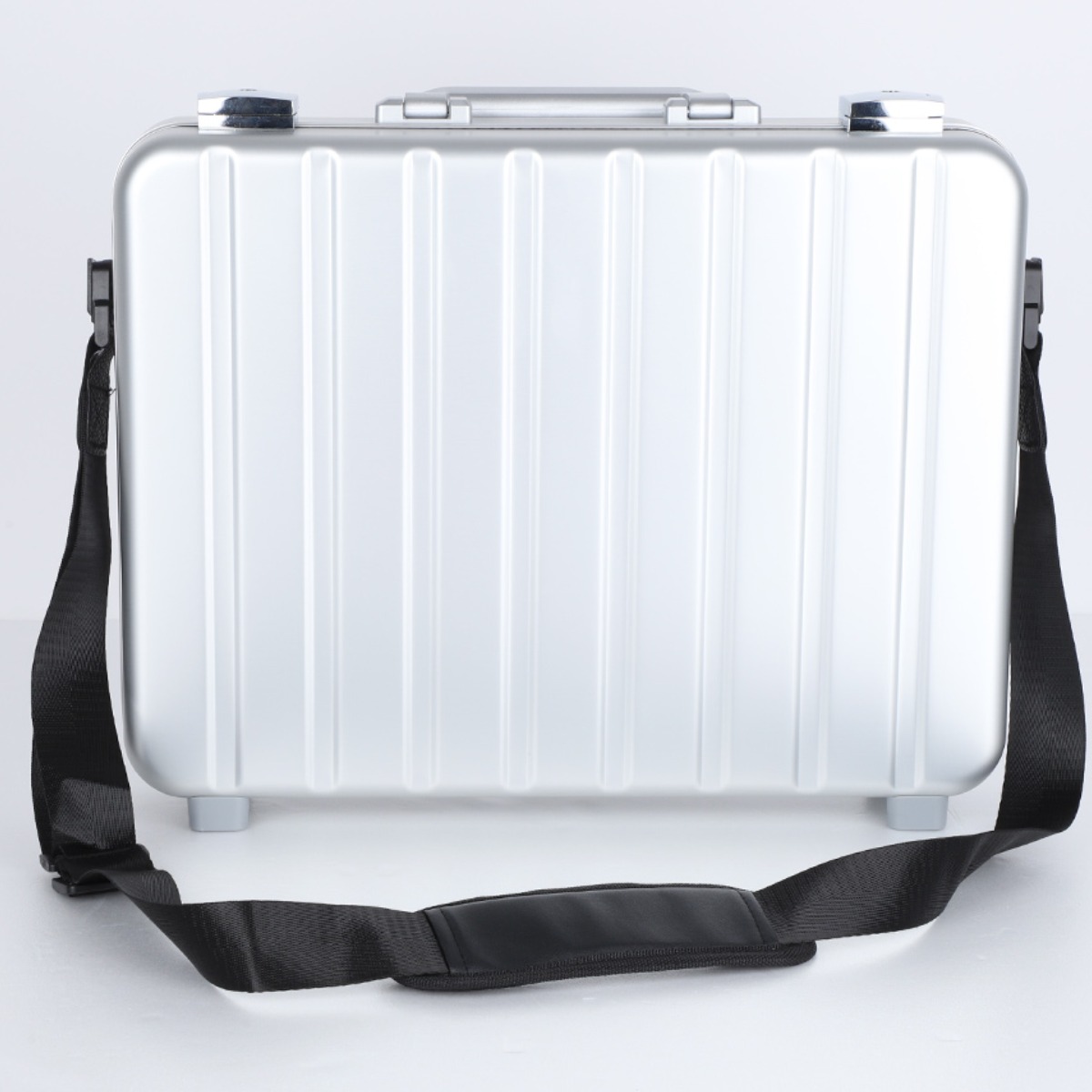 가방몰 GMT8032-88 실버 16인치 ALL알루미늄케이스 서류가방 노트북수납 알루미늄하드케이스 107,100원