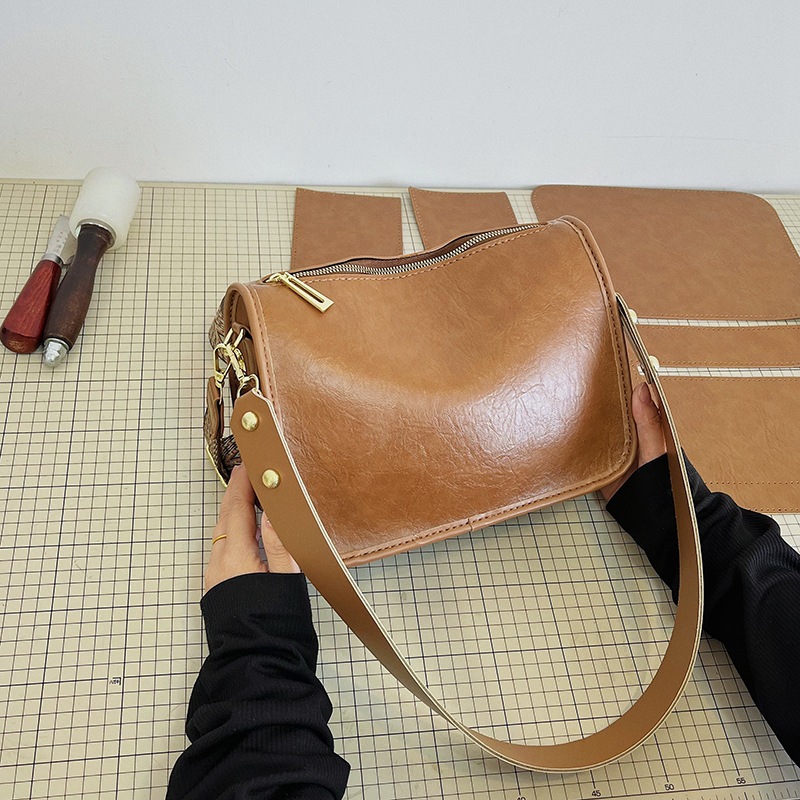 탑씨유 가죽공예 DIY 키트 가죽가방 만들기 패키지 직접 만드는 남여공용 크로스백 19,700원