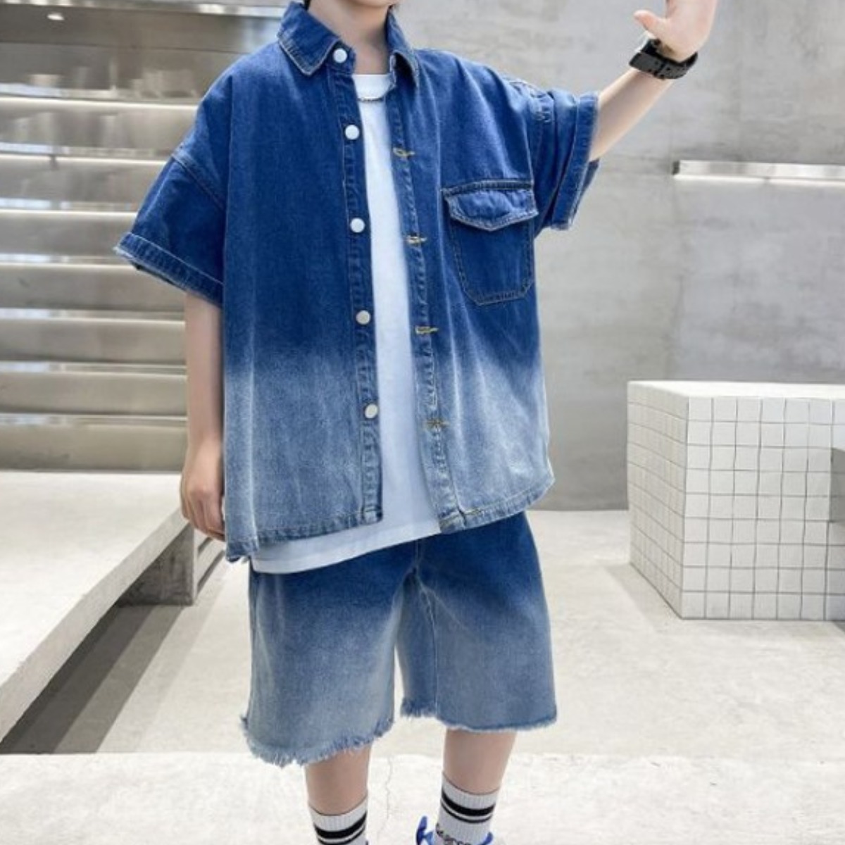 해피유통아동 여름 남아 청바지 세트 패셔너블 그라데이션 디자인 반팔 셔츠와 반바지14세 이상 XG03 42,530원