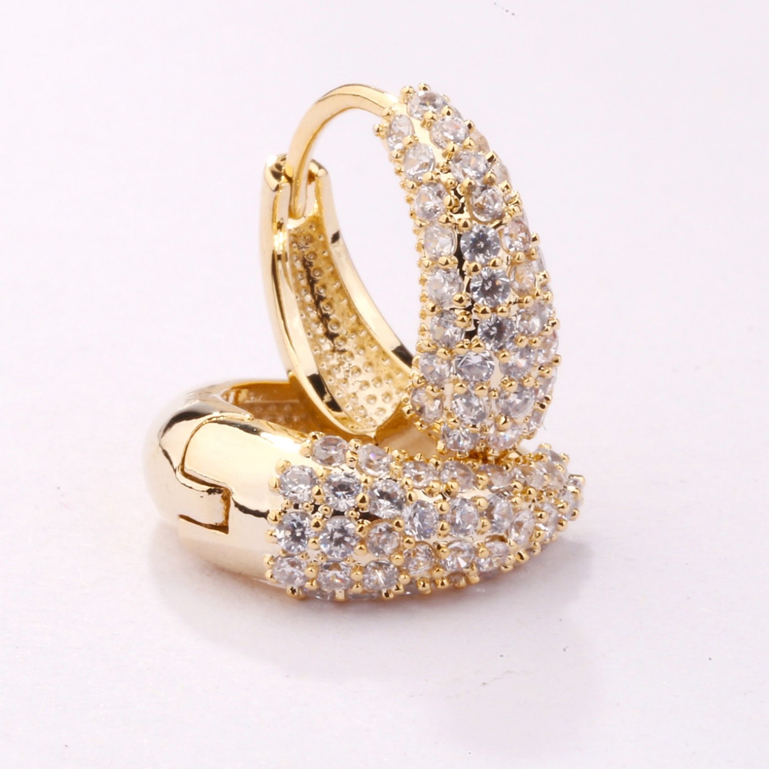 WICKM 고급스러운 링귀고리 패션여성 악세사리 원터치 심플하다 써지컬 귀걸이 25,800원