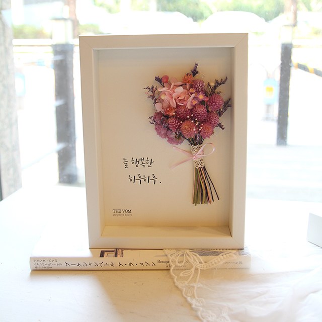 더봄 감성 플라워 캘리액자(프리저브드&드라이플라워), 천일홍과 핑크수국 /가장 좋은 일과 가장 감사한 일만 찾아갔음 좋겠습니다 29,750원