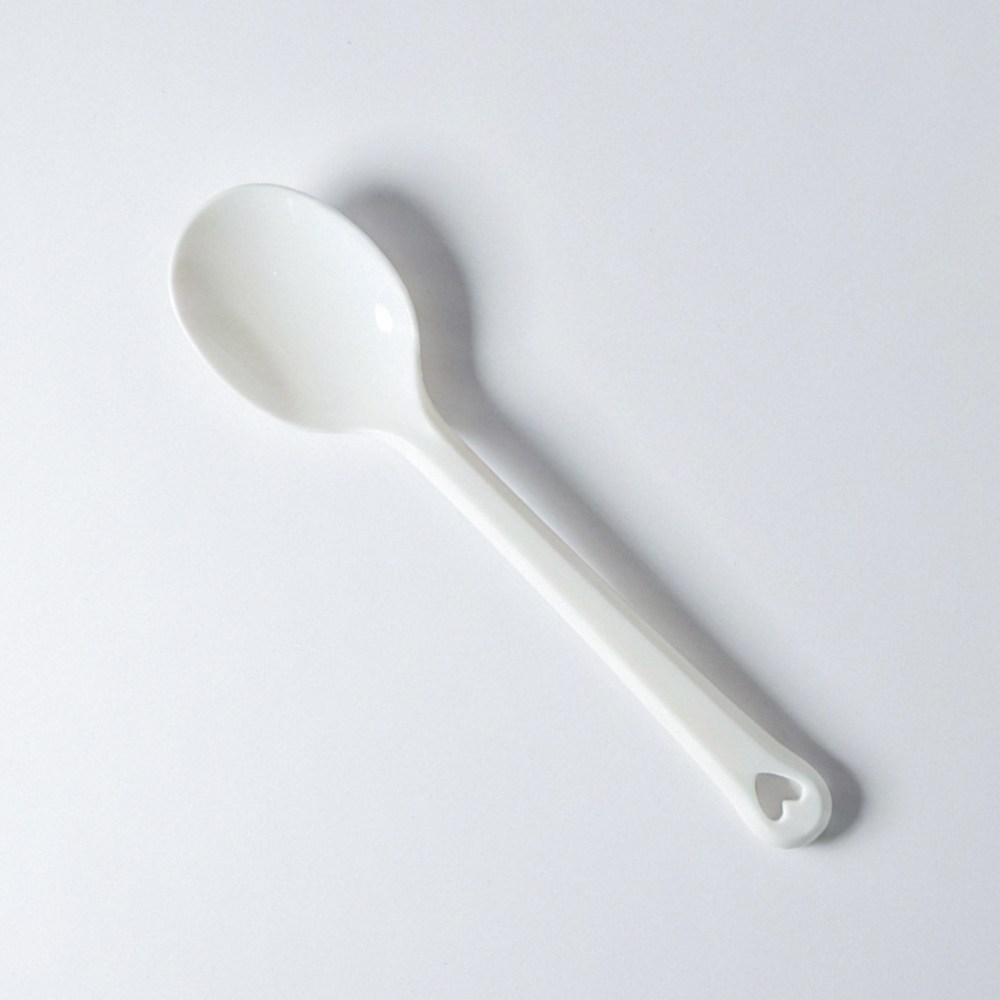 일회용 플라스틱 숟가락 빙수 스푼 14.5cm 화이트 벌크포장, 1박스, 100개 2,490원