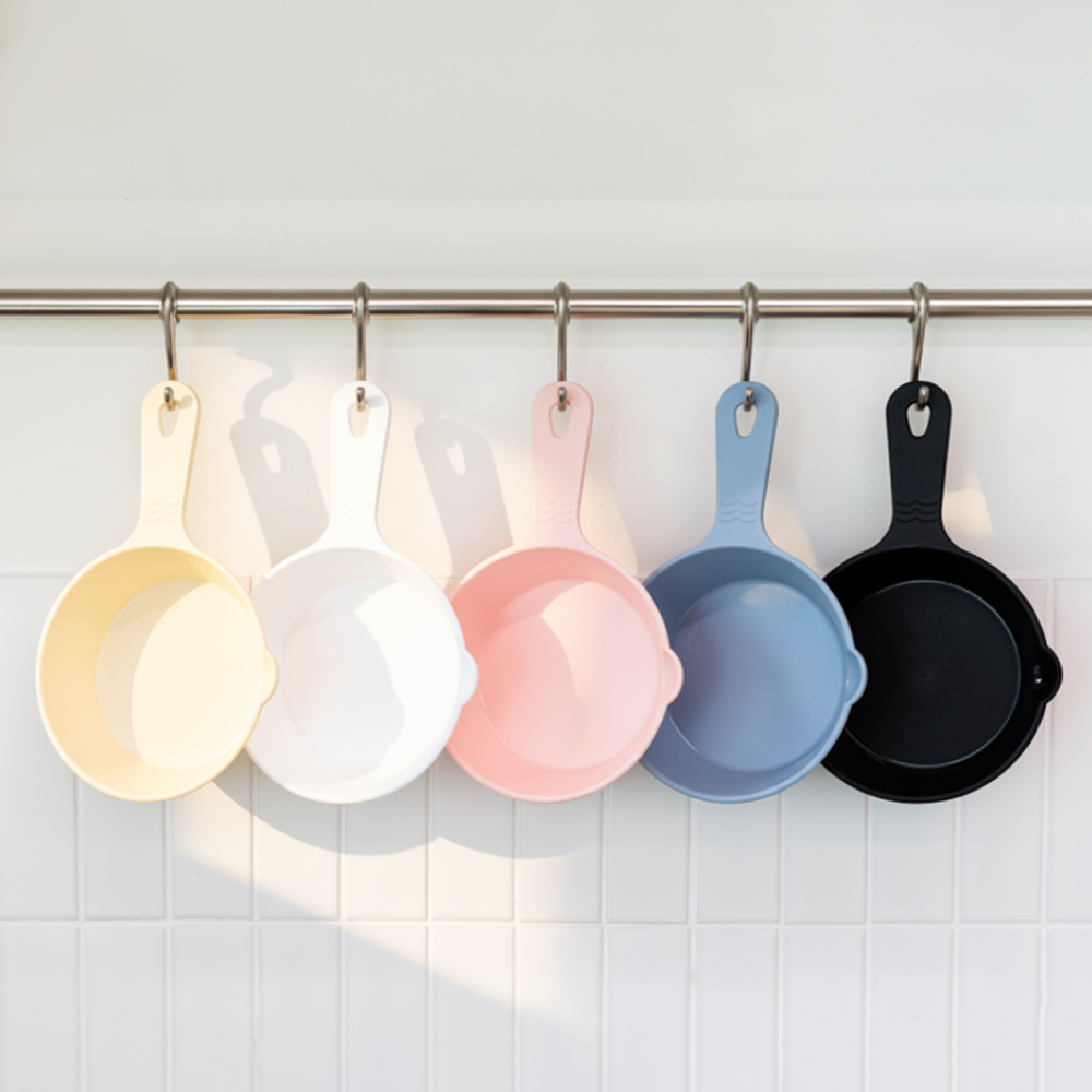 리빙메이트 먹방 손잡이 앞접시 세트, 1세트, 식기 5종, 바닐라크림 + 화이트 + 핑크 + 블루 + 블랙 7,050원