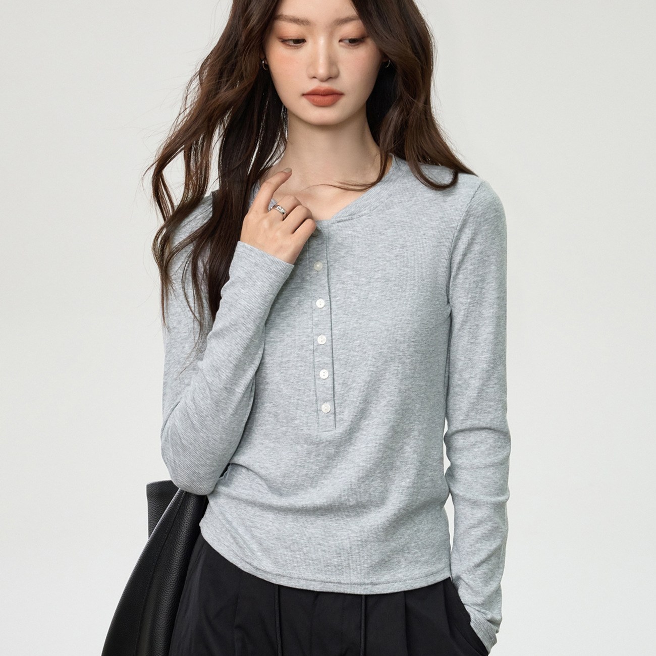 엘에프제트 여성 헨리넥 슬림골지 긴팔티셔츠 25622 27,900원