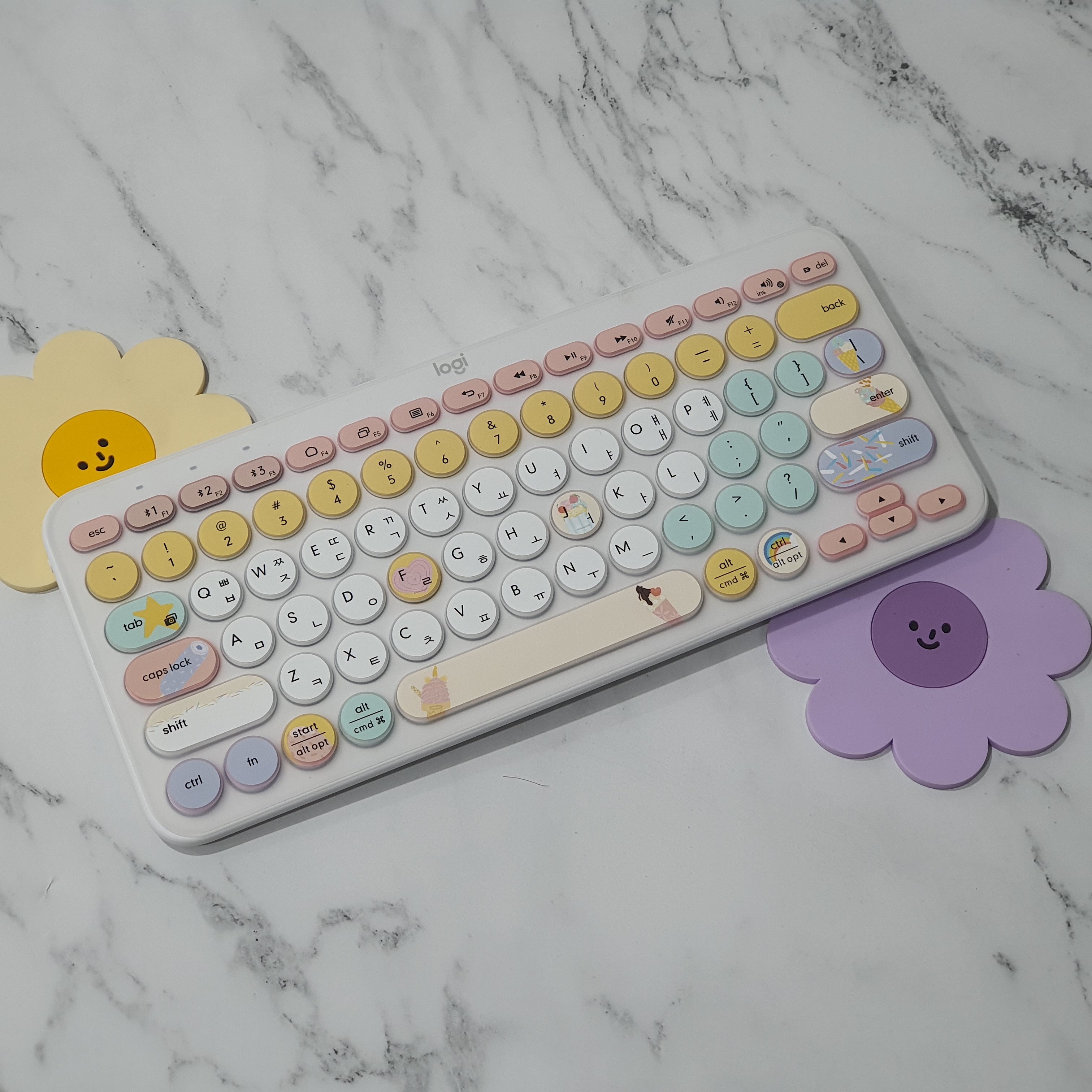 [오늘출발!!->내일도착] 담앤드솜 로지텍 K380 한글 자판 키스킨 커버 키 패치 영문 블루투스 키보드 한글 자판 컬러 파우치 가방 루프 커버 스킨 덮개, 캔디핑크 (한글자판) 6,900원