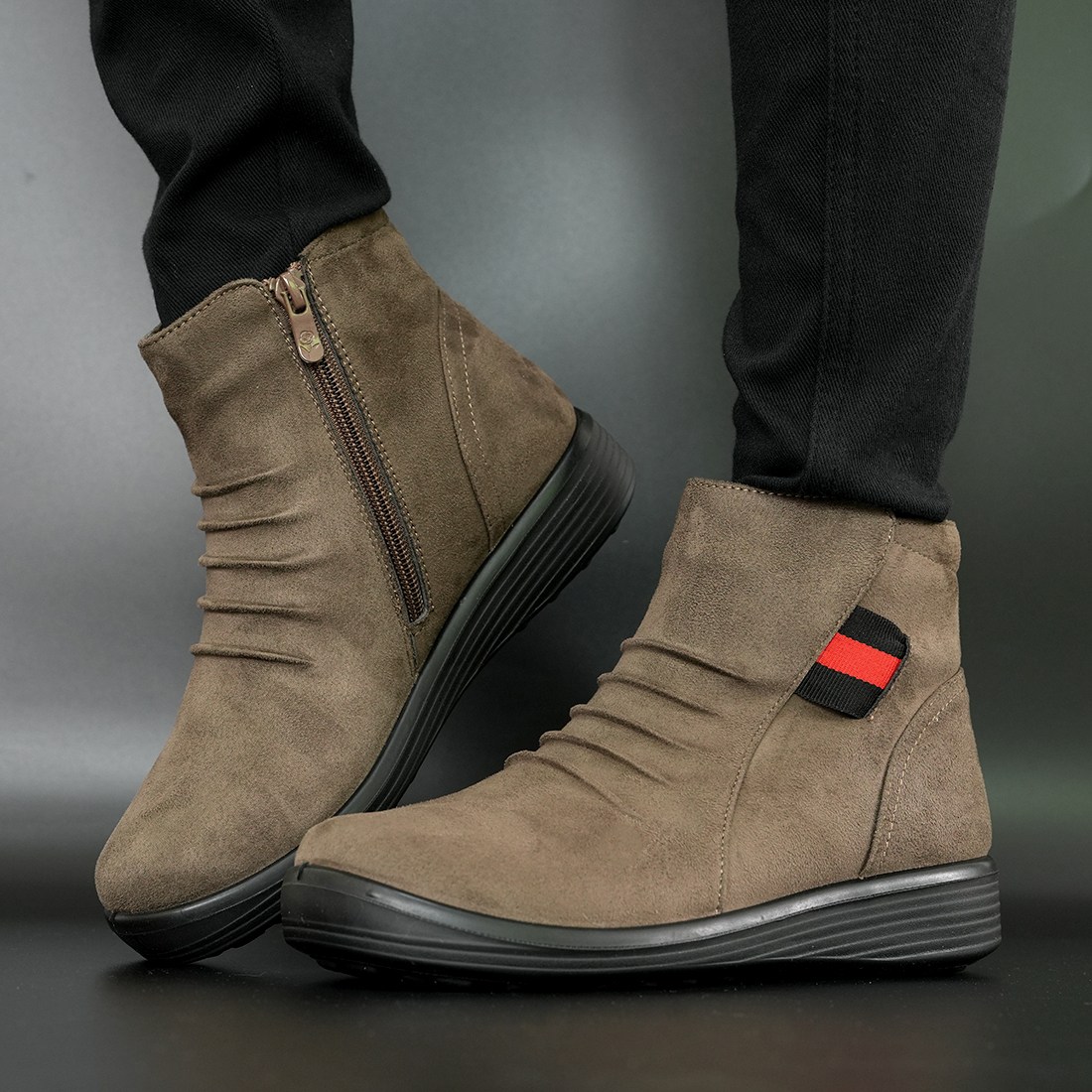 에버라스트 겨울 스웨이드 앵클 숏 부츠 여성 발편한 지퍼 털 미끄럼방지 방한화 신발 따뜻한 기모 앵클부츠 39,800원