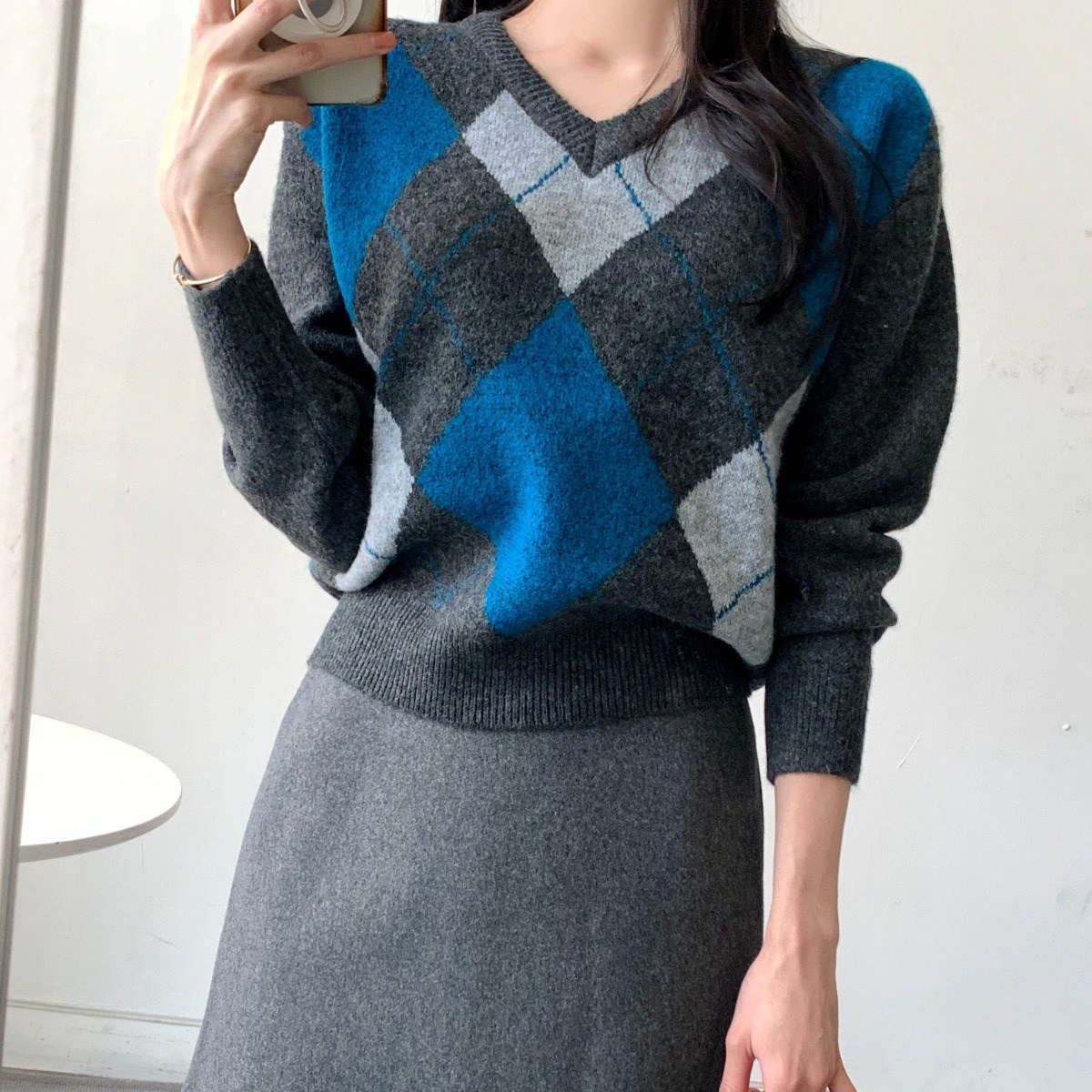 [마켓제이MARKETJ] 비트 아가일 브이넥니트(3col) 36,900원