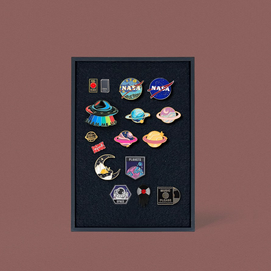 에이모노 뱃지보관액자 핀 뱃지 메탈프레임, 1개, 블랙 28,800원