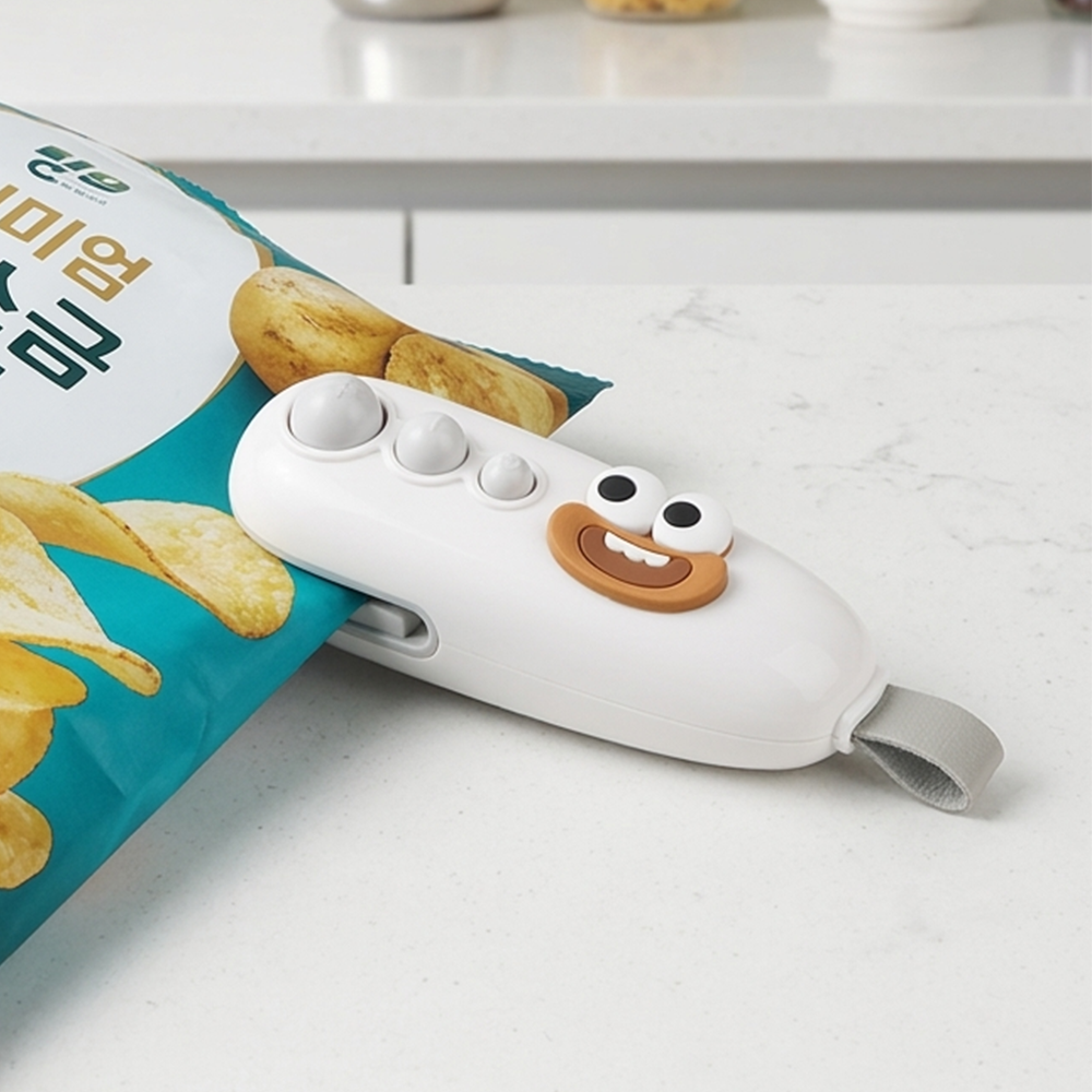 올릭 휴대용 비닐 봉지 충전식 가정용 스마일 캐릭터 미니 실링기 4,890원