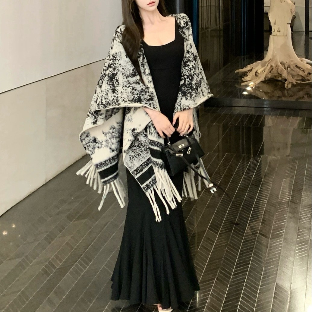 퀸앤조이 게르 수묵화 모직 숄망토 케이프 43,800원