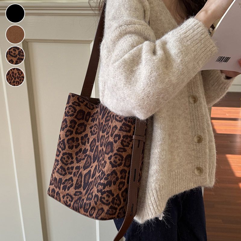 가을 겨울 레오파드 출퇴근룩 스웨이드 파우치포함 사각 숄더백 26,200원
