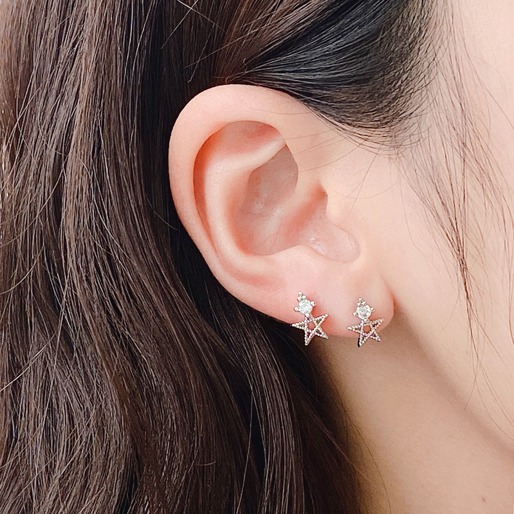 젤루나 여성용 써지컬 원큐빅 별 플랫 레이어드 스터드 아웃컨츠 바벨 볼타입 귀걸이 10,830원