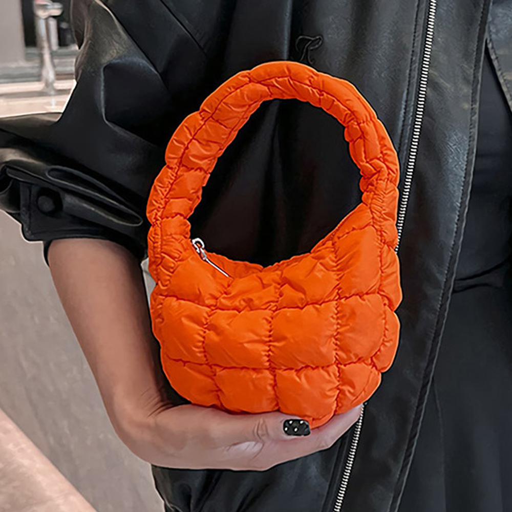 여성 미니 퀼팅 구름 가방 데일리 토트 패딩백 5,800원