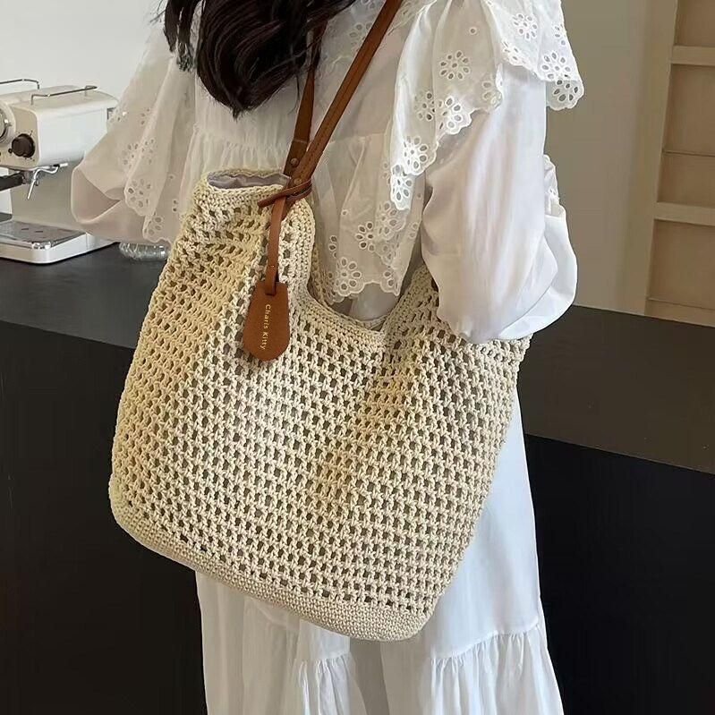 세련된 라탄 토트백 대용량 밀짚 숄더백 직장인 여름 가방 에코백스타일 짚풀백 2026신상 70,000원