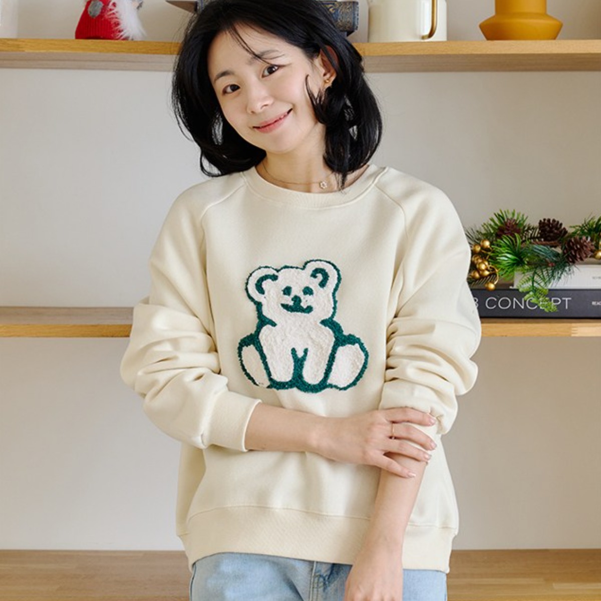 [메리브] 여성 기모맨투맨 스마일베어맨투맨 포근한 곰돌이 포인트 긴팔 루즈핏 데일리 기모티셔츠 2color 32,900원