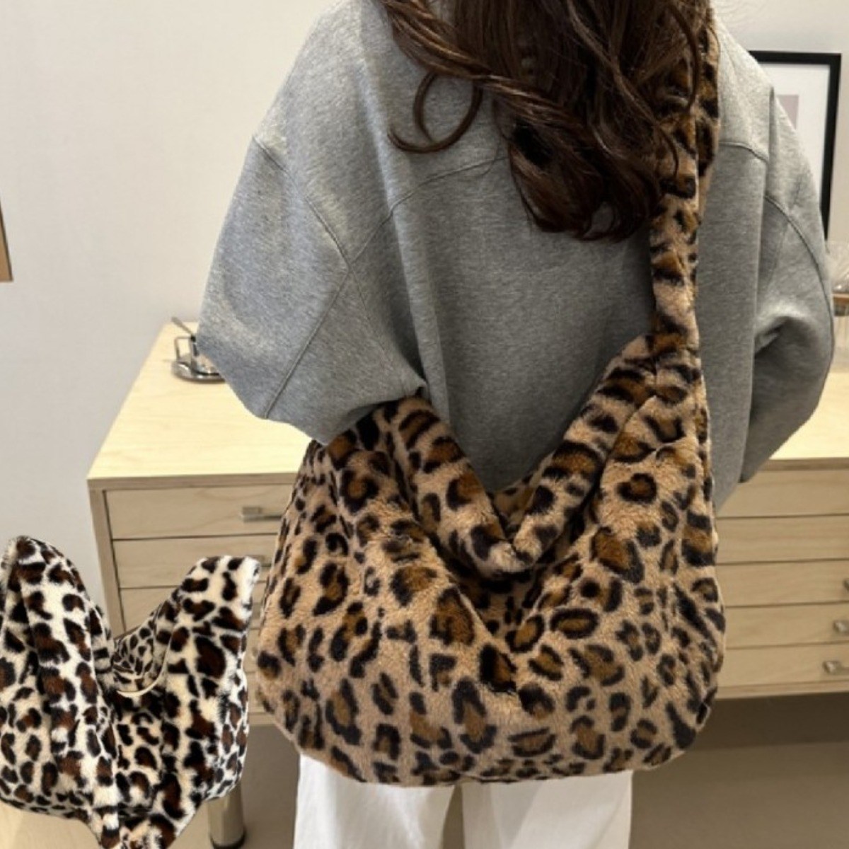 겨울 레오파드숄더백 레오파드 페이크 퍼 에코백 레오파드가방 호피 털 가방 숄더백 호피에코백 11,400원