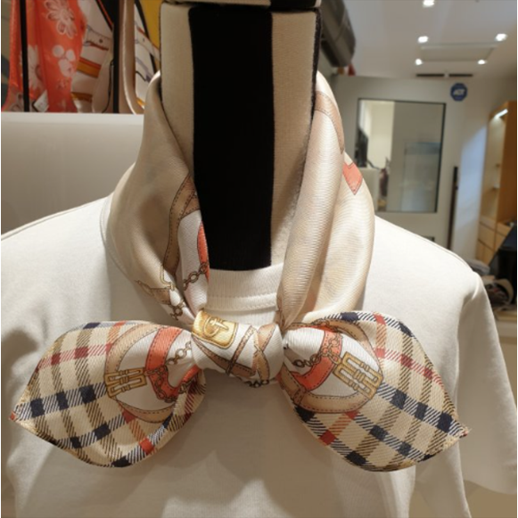 백화점 정품 닥스 선물포장 여성 실크 스카프 면실크 쁘띠스카프 명절 추석 설날 선물 39,900원