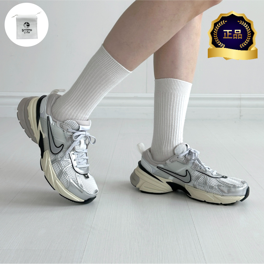 나이키 V2K 런 러닝화 헬스 조깅 여성 남성 메탈릭 화이트 키높이 스니커즈 런닝화 운동화 + Groominglife 번들증정 115,900원