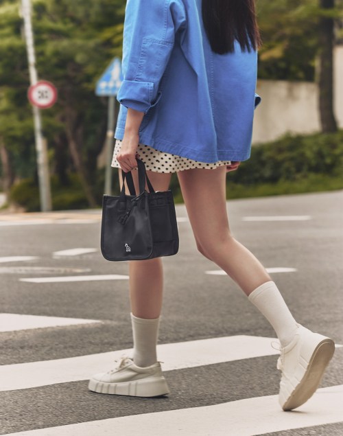 헤지스 HAZZYS MEN ACC [생활방수] 아이코닉 블랙 나일론 미니토트백 HJBA6EE20BK 607794 159,100원