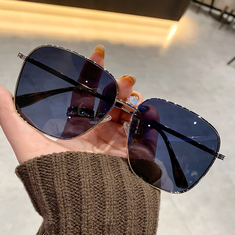 고급 오버사즈 패션 선글라스 - 편광 & 자외선 차단 랜즈 남여공용 22,800원