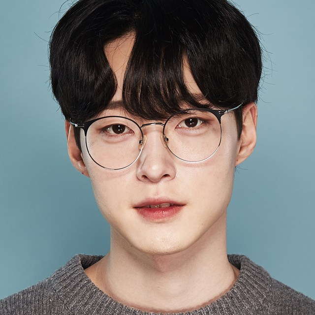 하루홀릭 동그란 원형 빈티지 블루라이트 차단 티타늄 하금테안경 43,000원