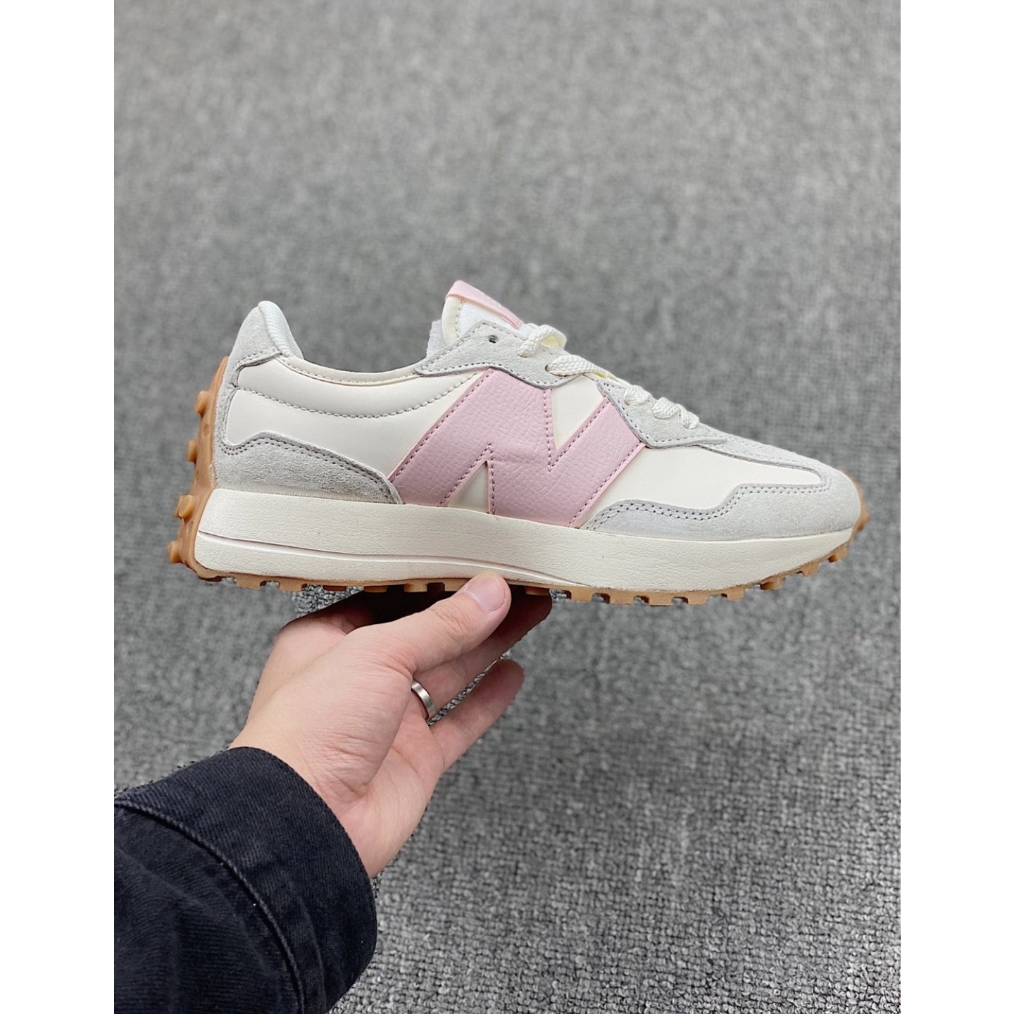 뉴발란스 여자 운동화 327 핑크 런닝화 발편한운동화 키높이 여자스니커즈 편한신발 굽있는운동화 187,210원