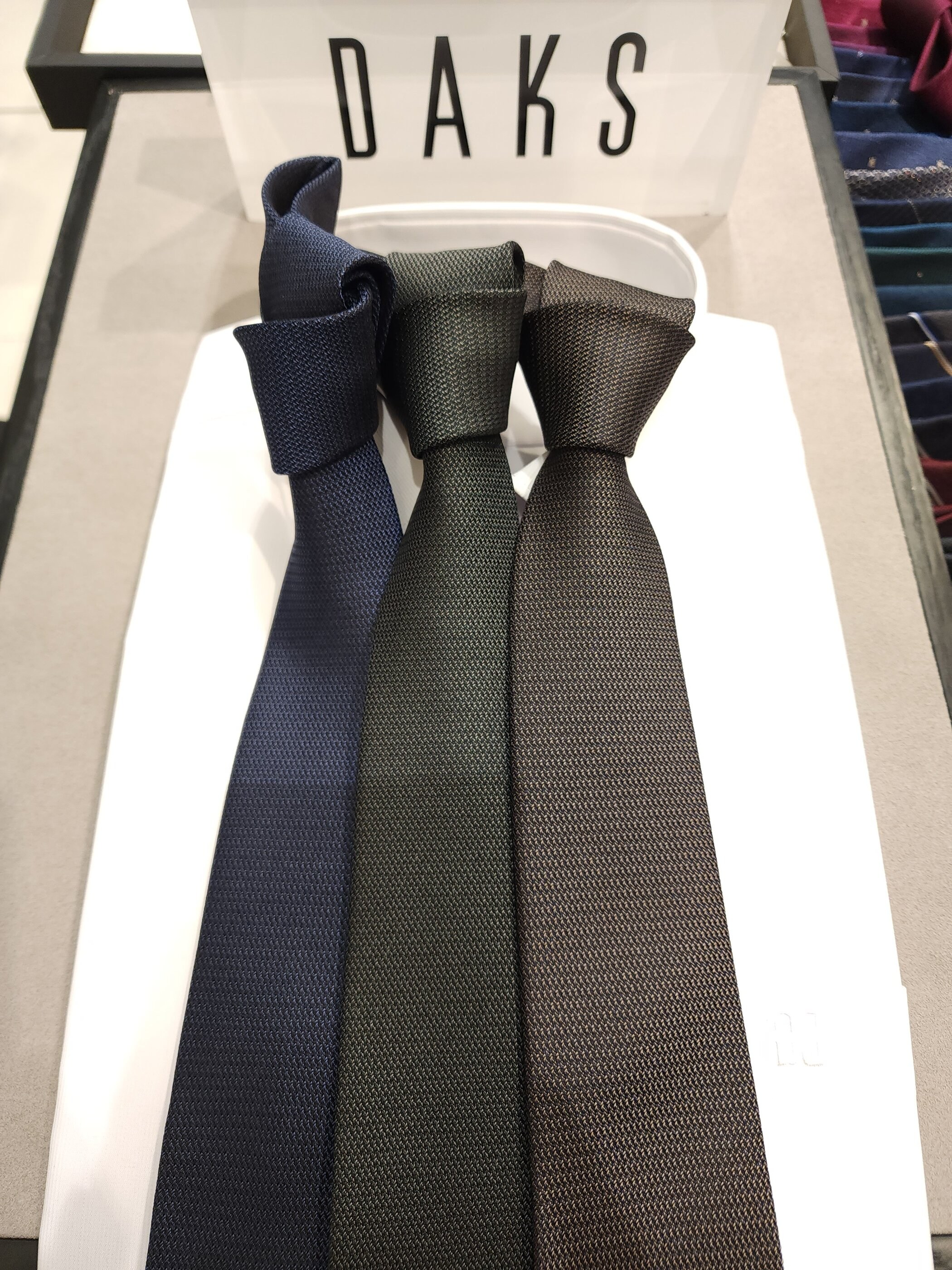 [국내매장정품] 닥스 넥타이 자동 지퍼 슬림 클래식 스트라이프 체크 세트 98,850원