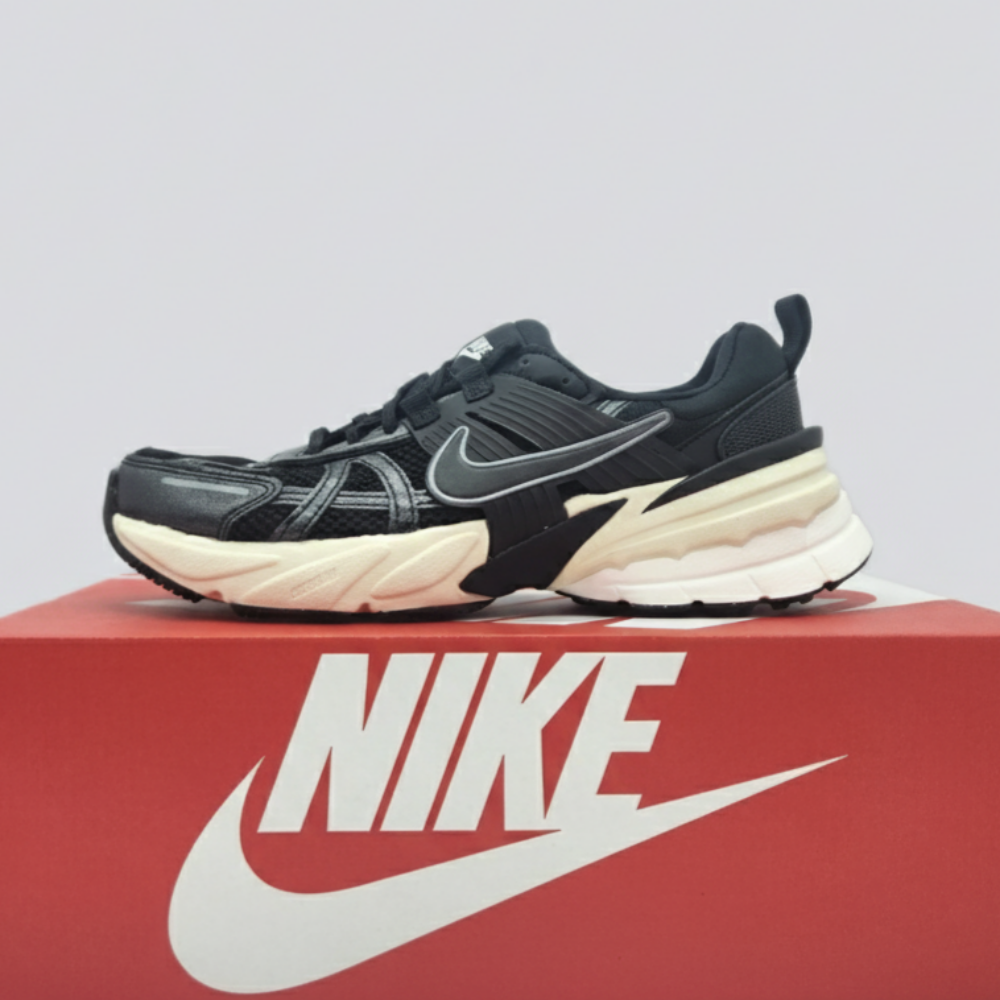 [국내매장정품] 나이키 V2K 런 런닝화 여성운동화  키높이운동화 러닝화 샤인애플 양말증정 99,000원