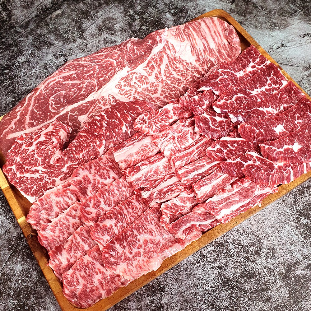 투뿔 한우구이용 1kg 한우세트 1++(8)등급 갈비살 업진살 채끝살 앞치마살 등심 부모님선물 당신애한우 한상모듬 124,900원