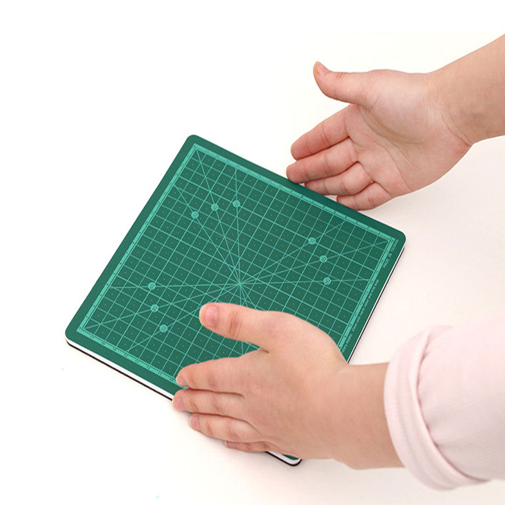 패션스타트 해피베어스 로터리 컷팅매트 20X20cm 21,600원