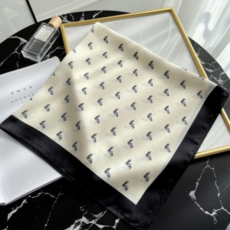 실크스카프 잔잔패턴 홀스 클래식무드 2컬러 미니 쁘띠스카프 스카프 12,360원