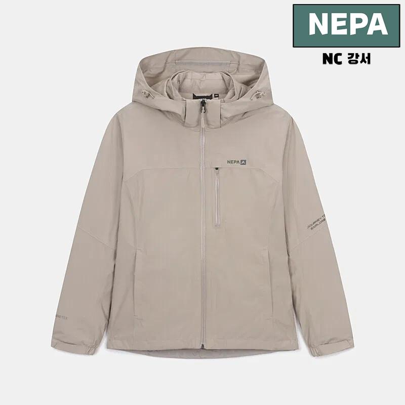 네파 여성  고어텍스 완전방수 소재와 안쪽에는 경량 튜브 구스다운이 들어있어 겨울산행에도 활용가능하며 분리해서 착용이 가능한 여성 고어텍스 바람막에 세트 자켓_2460502_GS 347,400원