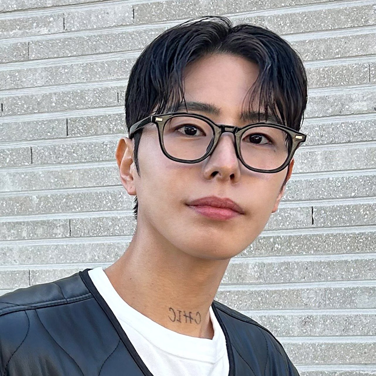 블루라이트차단 기본 검정 뿔테 안경 남자 여자 패션 얼굴형에맞는 안경테 14,140원