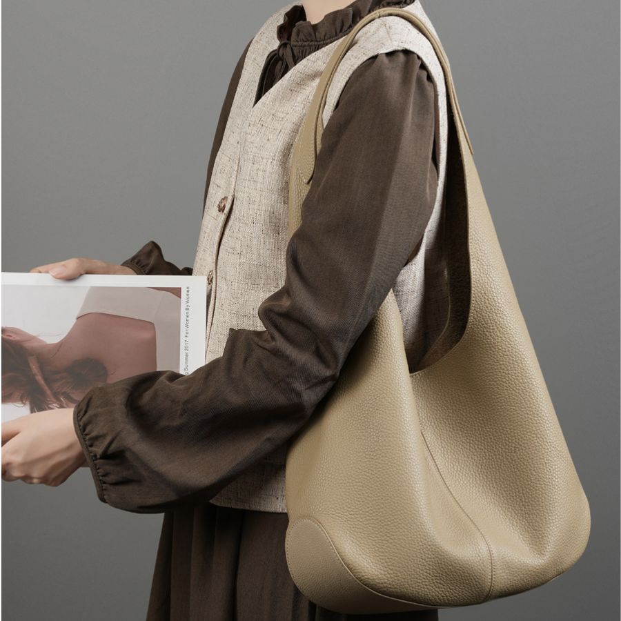 캐주얼과 정장 모두 잘 어울리는 빅 사이즈 천연 소가죽 언더암백 살구색(K바자 미니 파우치 증정) 88,000원