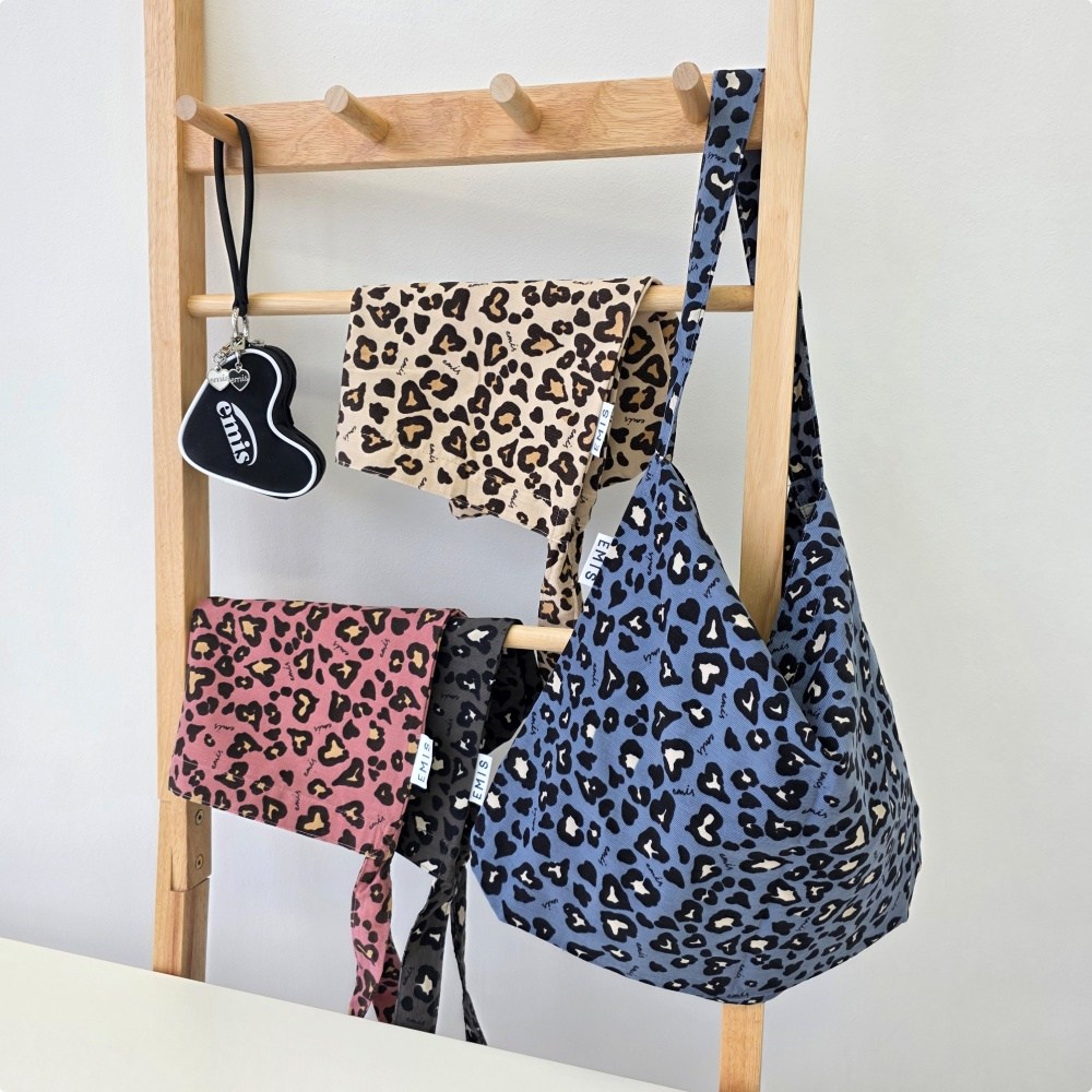 [국내매장정품] 25SS 이미스 에코백 로고 레오파드 호피 가방 (잠금버튼+랜덤키링) 45,690원