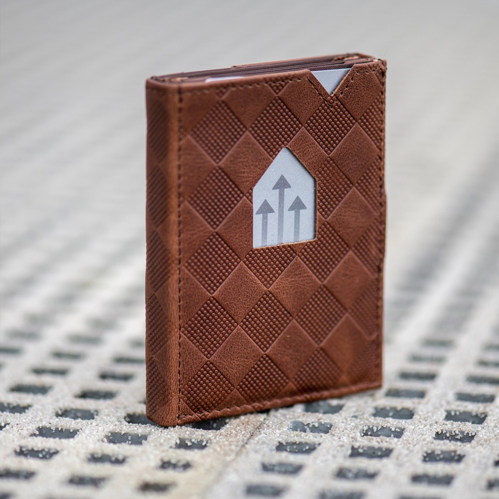 익센트리 천연가죽 슬림 수제 경량 미니 반지갑 체스 156,000원