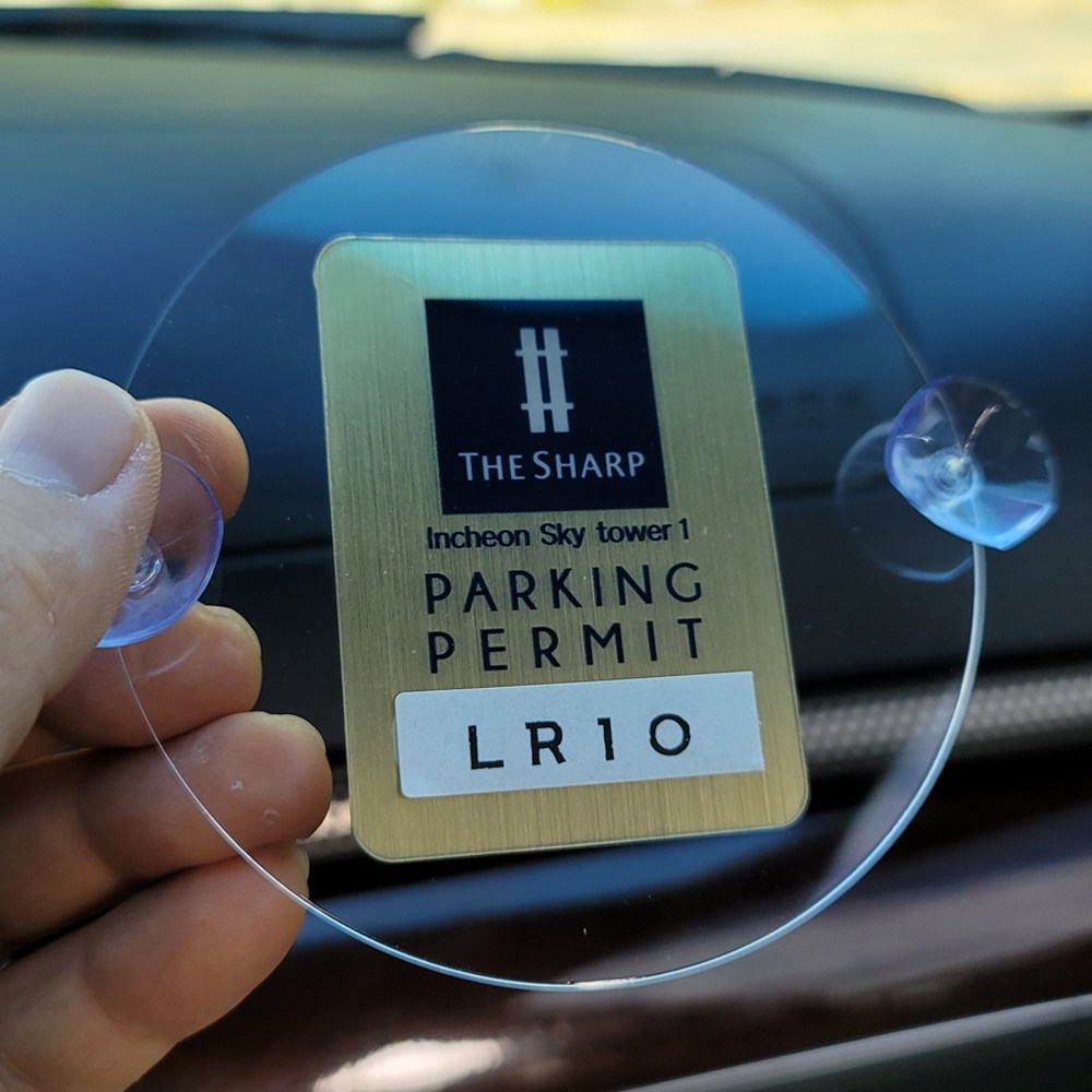 모벨릭 차량용 아파트 출입 주차 스티커 부착판 홀더 케이스 투명 PC 명함 번호판 흡착식 7,500원
