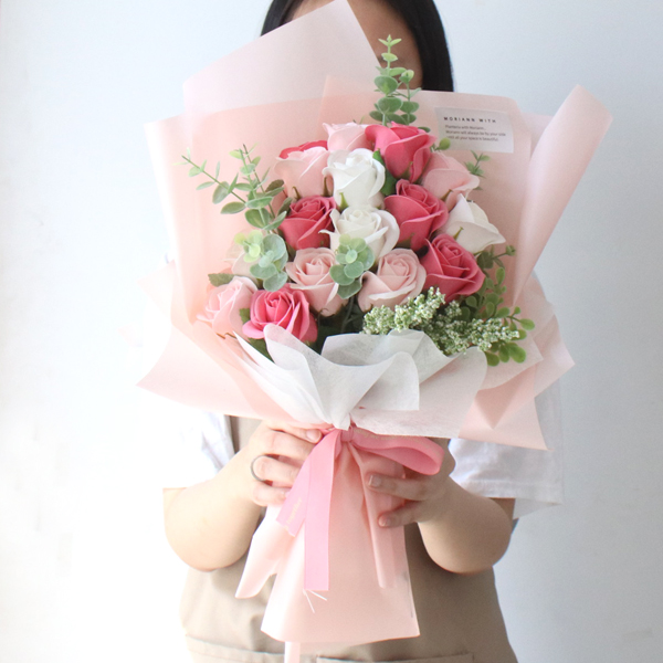 모리앤 티파니에서 아침을 장미비누꽃 꽃다발 대 14,500원