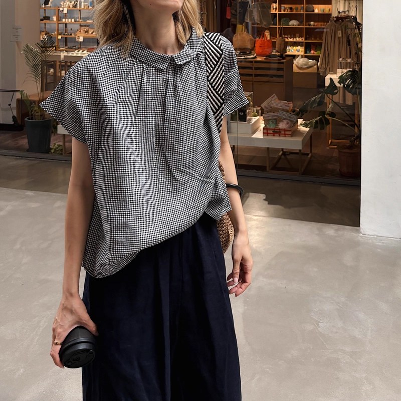 퀸앤조이 린넨의 계절 여성 반팔 블라우스 셔링 카라 루즈핏 블라우스 비렉스 59,800원