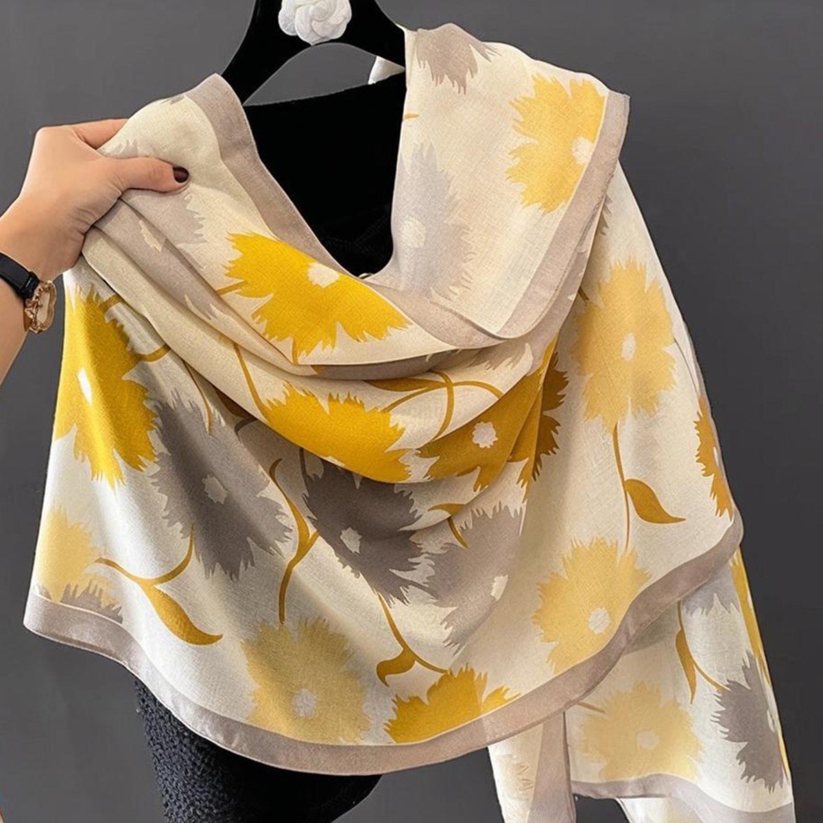 L'ELRN 여성 봄 롱스카프 대형 플라워 머플러 어깨숄 3종 세트 45,000원